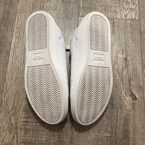 TOMS White Leather Sneaker - Picture 3 of 4